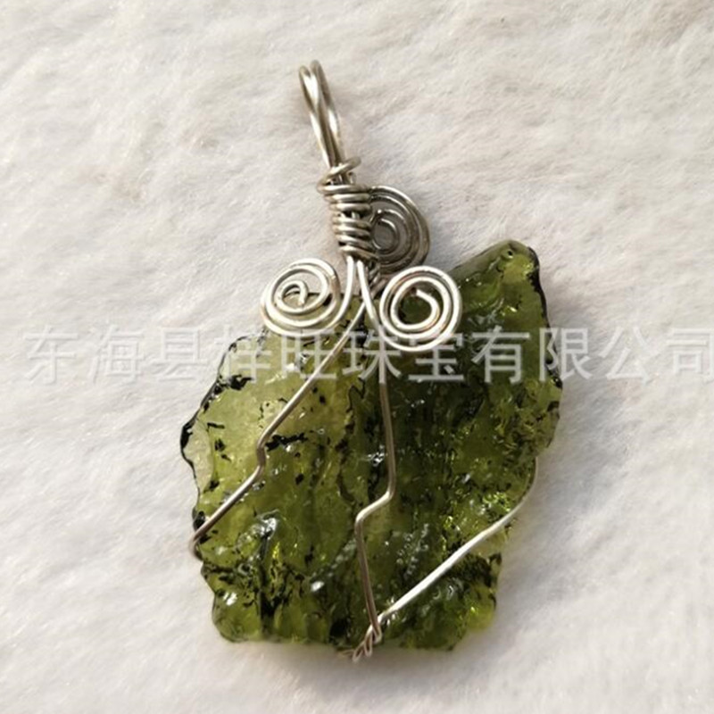 1 قطعة رائجة البيع A ++ مولداف - مراجعة Crystal Pendant Necklace Natural Stone وسعره