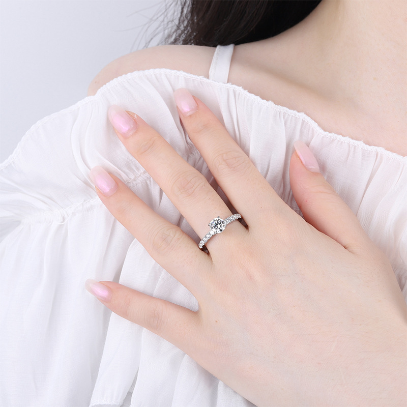 خاتم مويسانيت 1 قيراط D VVS1،  - مراجعة Moissanite Engagement Ring 1 Carat وسعره